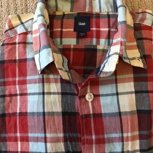 Gap short sleeve button down shirt